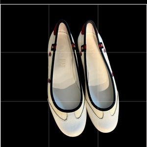 Gucci white monogrammed Gucci flats sz 39
